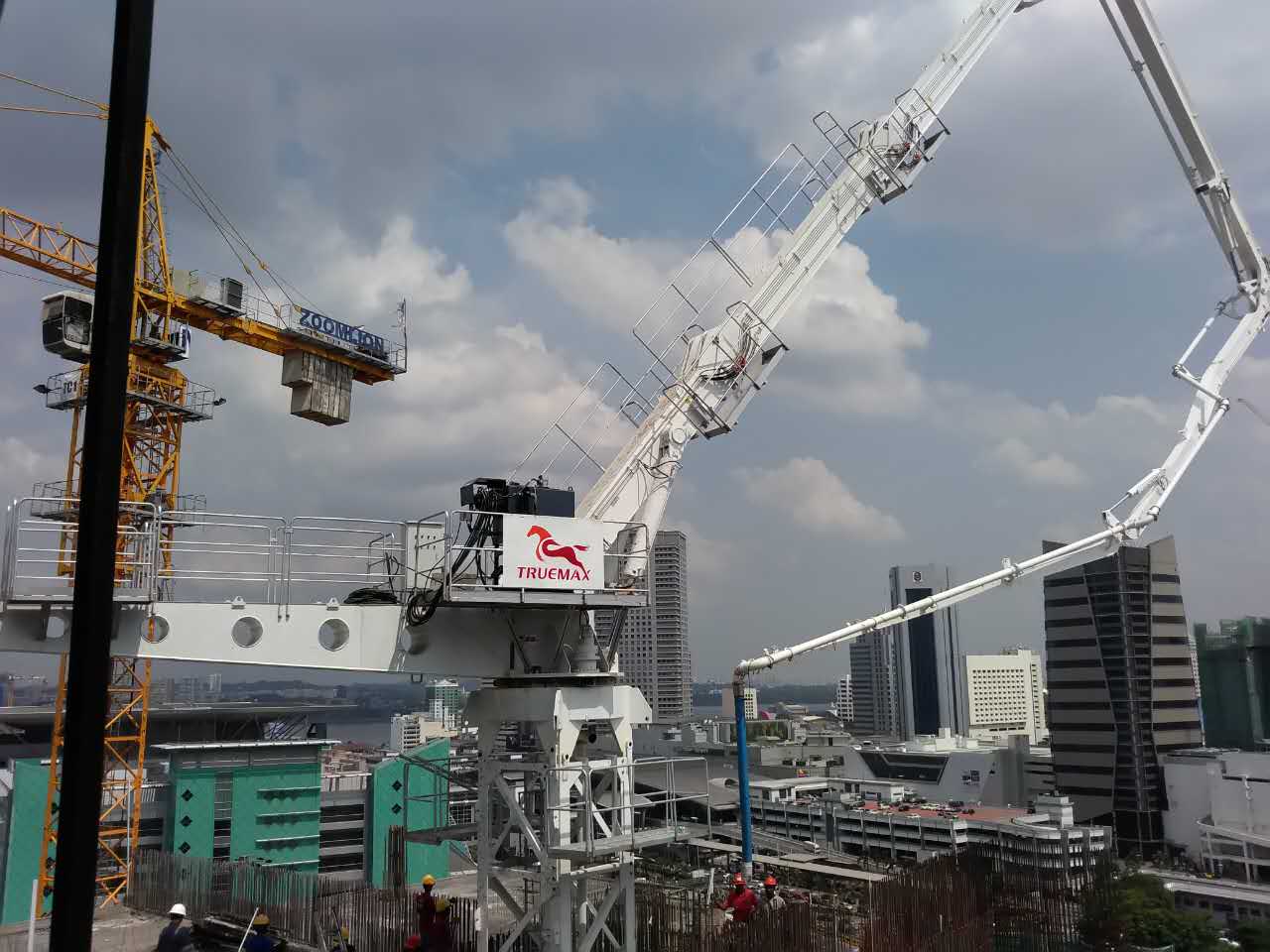 大型混凝土布料機(jī) 大型混凝土布料機(jī)