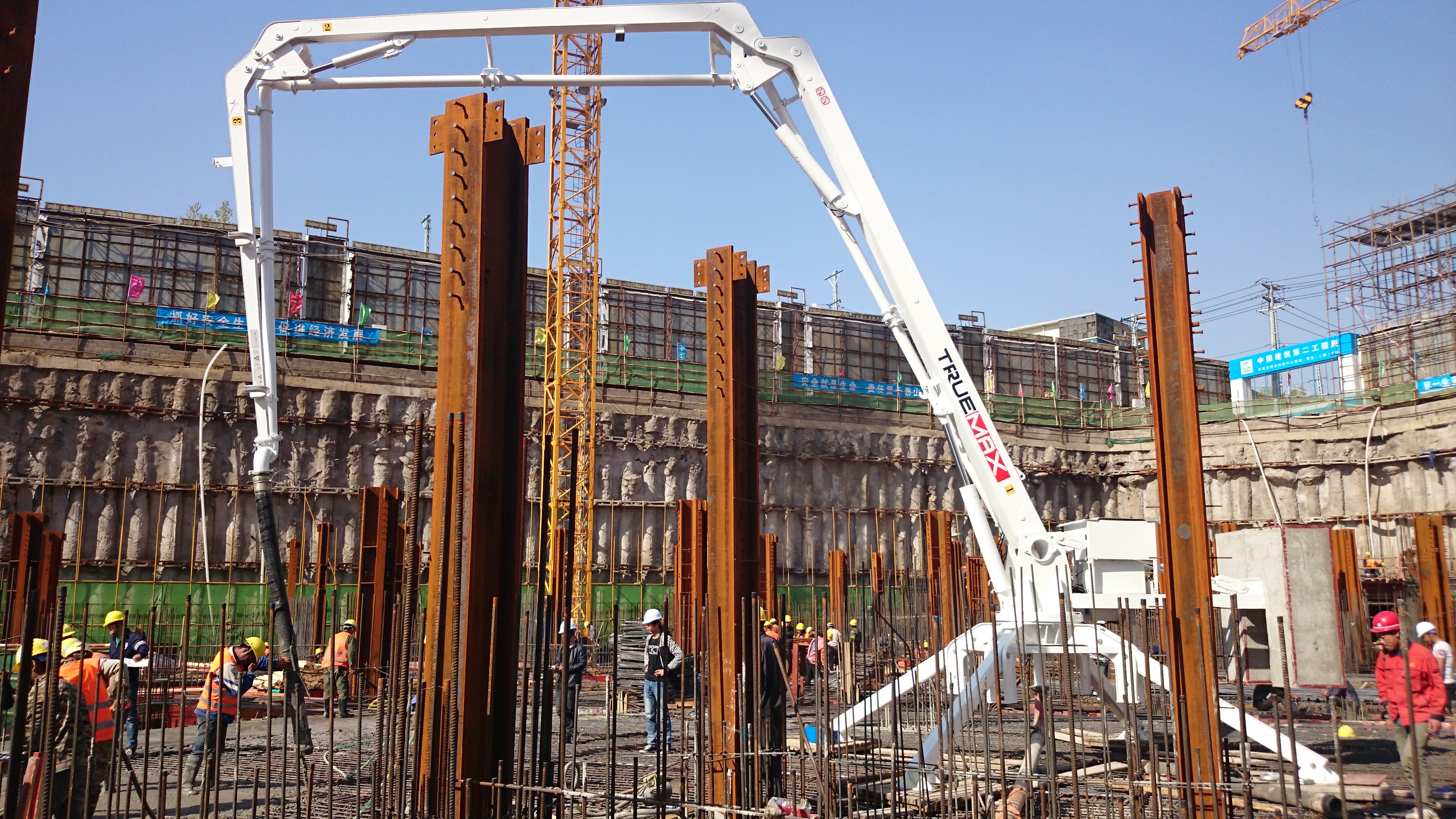 17米移動(dòng)液壓布料機(jī).jpg 17米移動(dòng)液壓布料機(jī).jpg