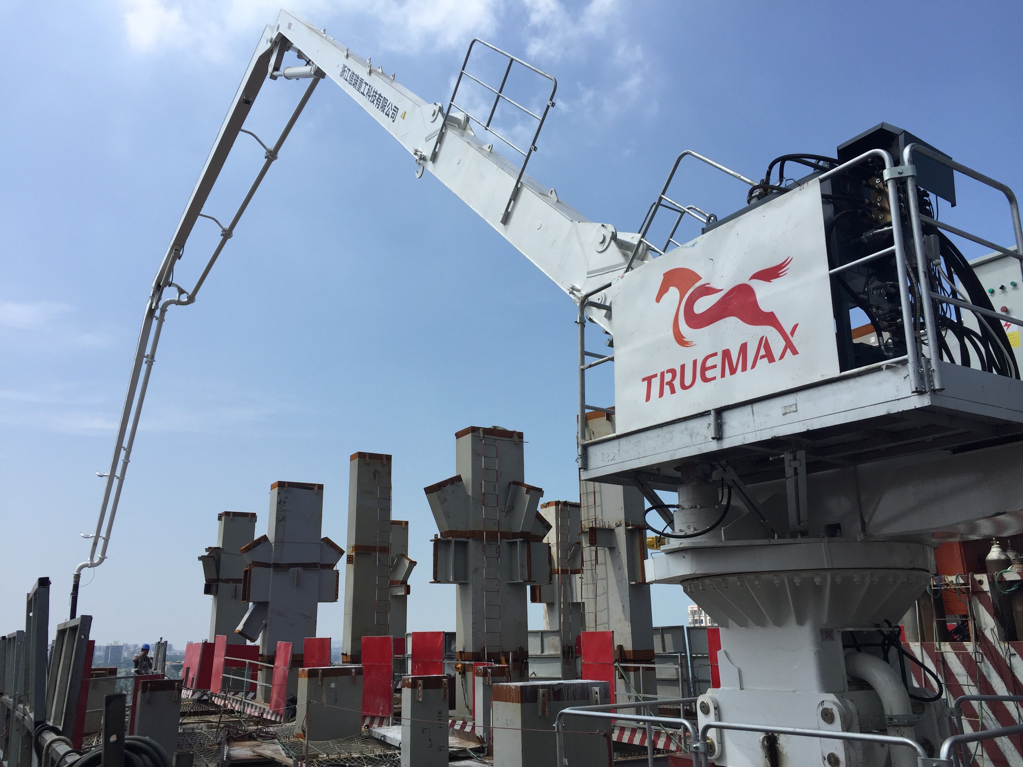 液壓布料機(jī).jpg 液壓布料機(jī).jpg