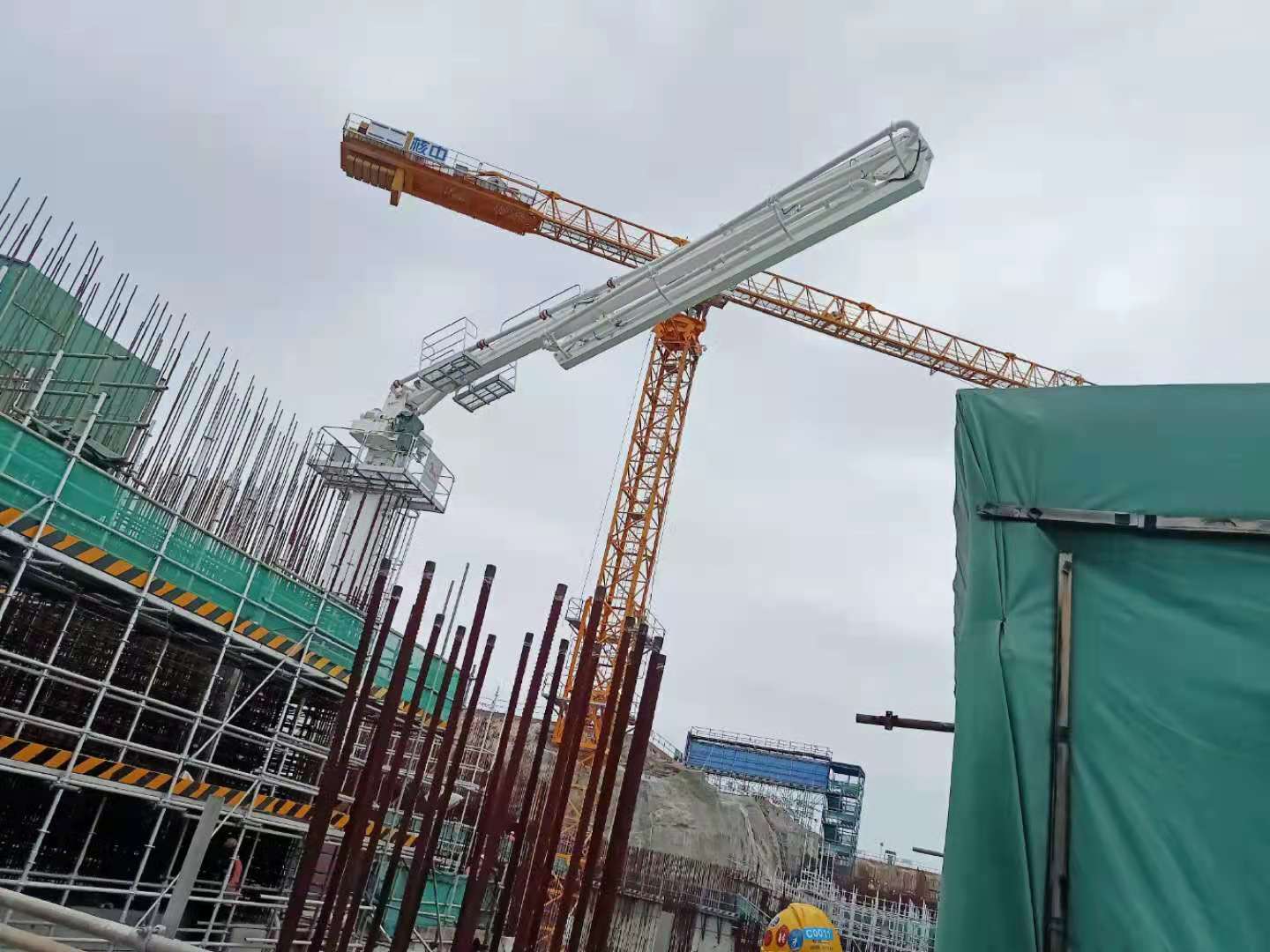 壓重式布料機(jī) 壓重式布料機(jī)